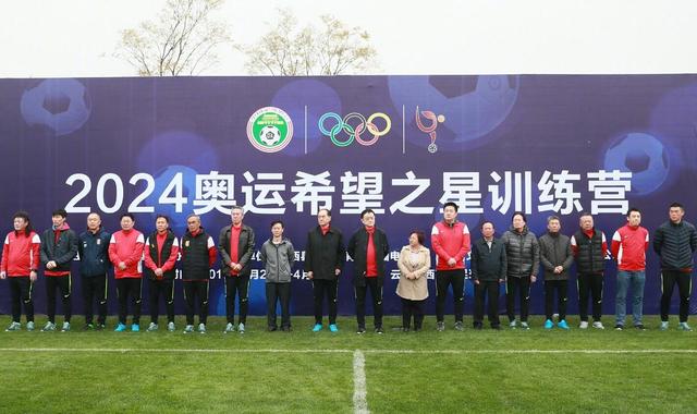 《我老公不靠谱》走的即是这条门路，感情的抵触触犯是戏剧主线，然后在旁枝小节上粘贴笑点，终究装潢成像一棵圣诞树般的残暴气象，初看夸姣，但只要过了阿谁日期，就没有甚么吸引力了。